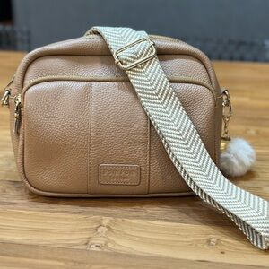 Pom Pom London Mayfair Plus Bag in latte leather